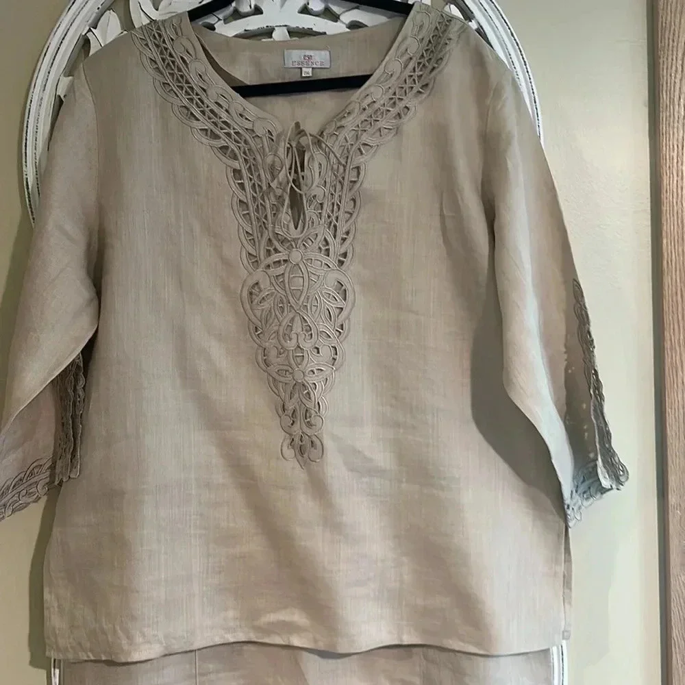 ESSENCE Embroidered two piece set - Picture 3 of 9
